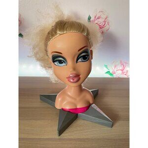 2002 Bratz Large Styling Head Cloe All Glammed Up